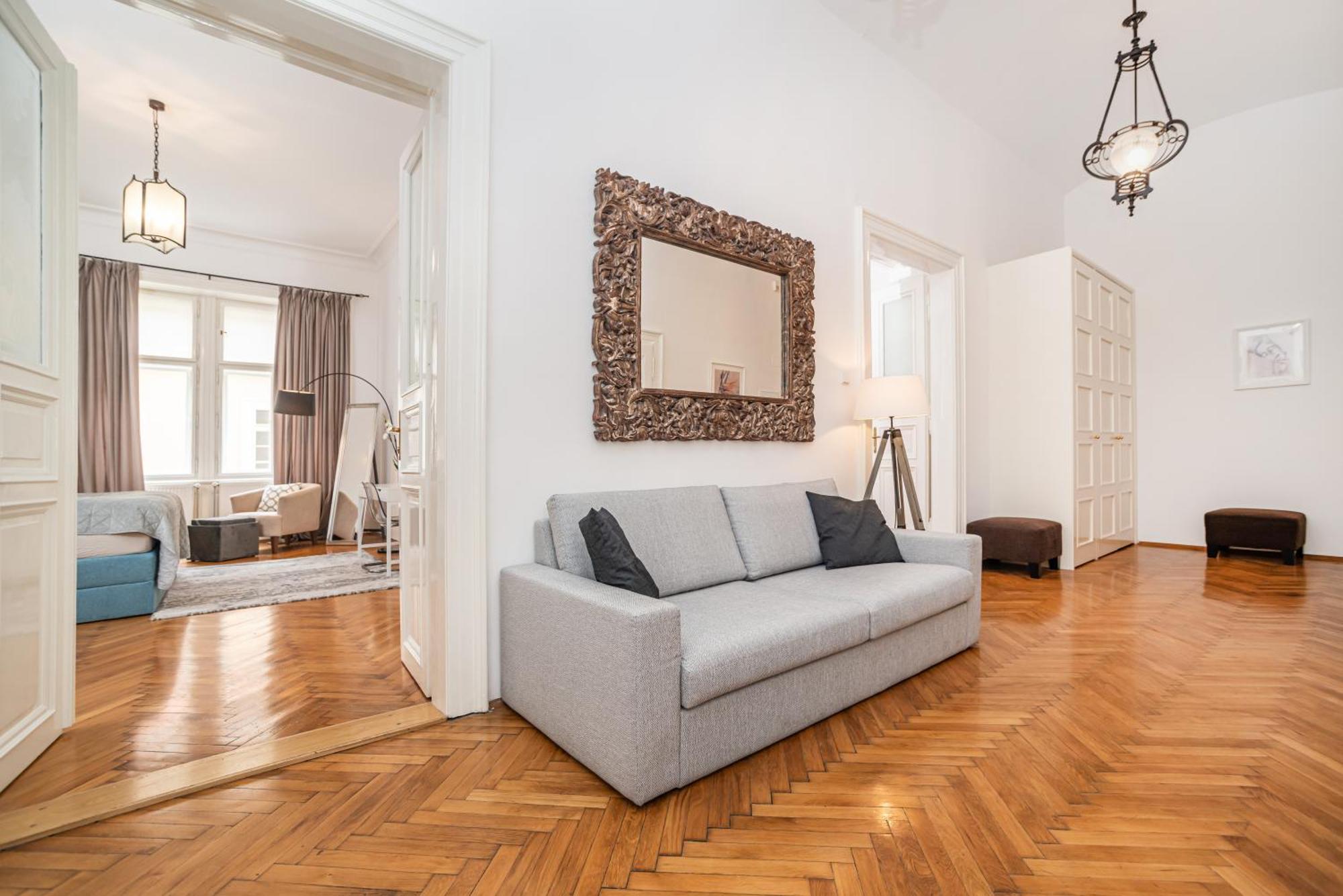 Spacious Two-bedroom In Old Town Prag