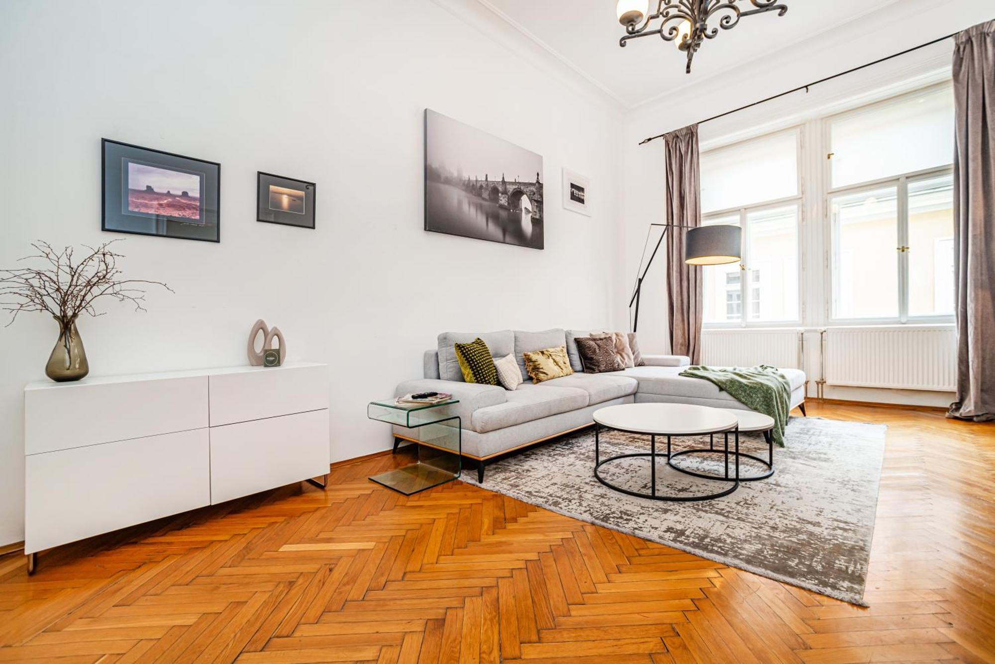 Spacious Two-bedroom In Old Town Daire