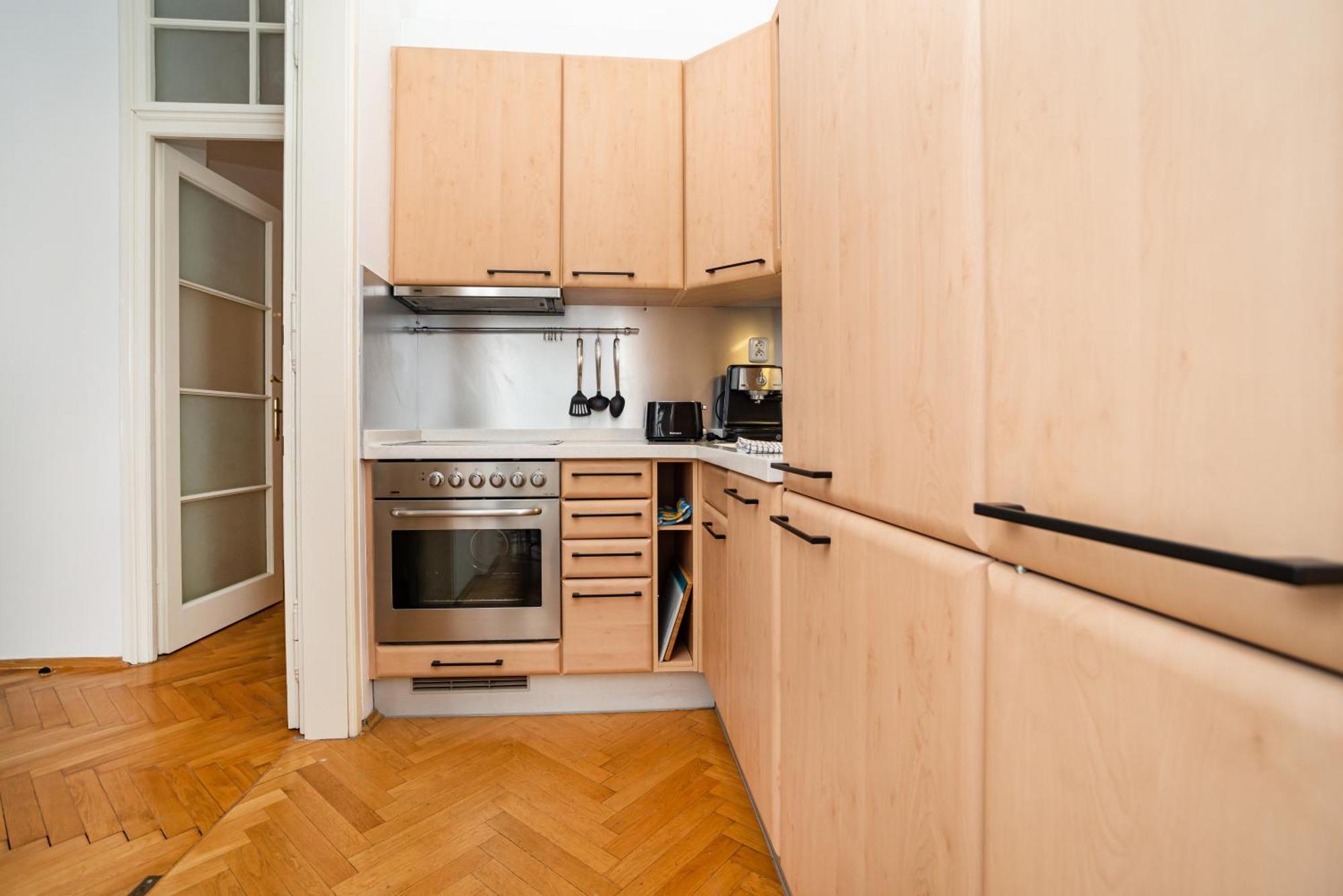 Daire Spacious Two-bedroom In Old Town *