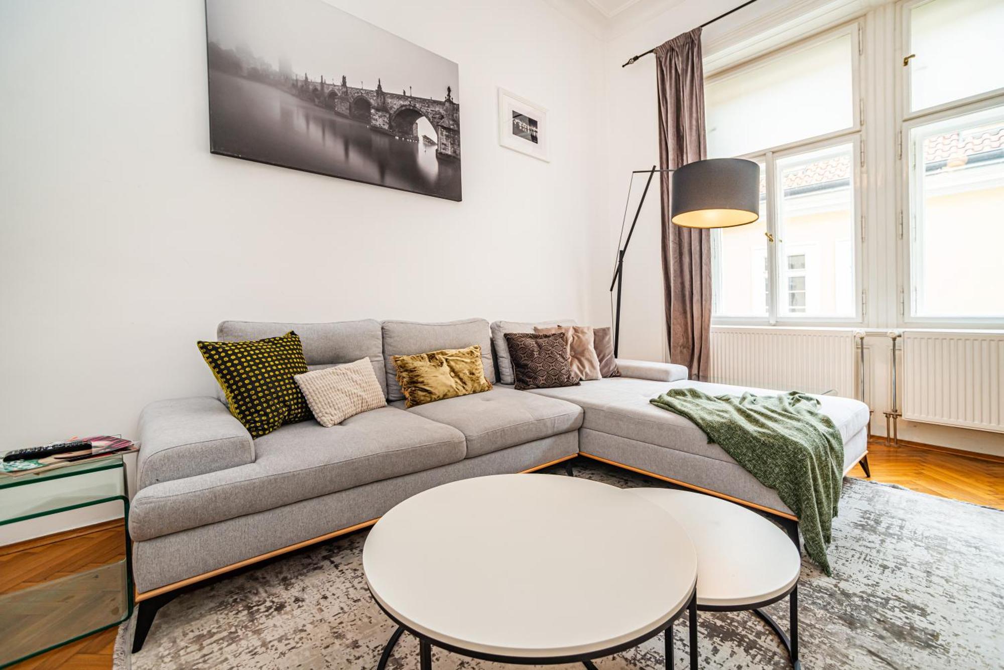 Daire Spacious Two-bedroom In Old Town *