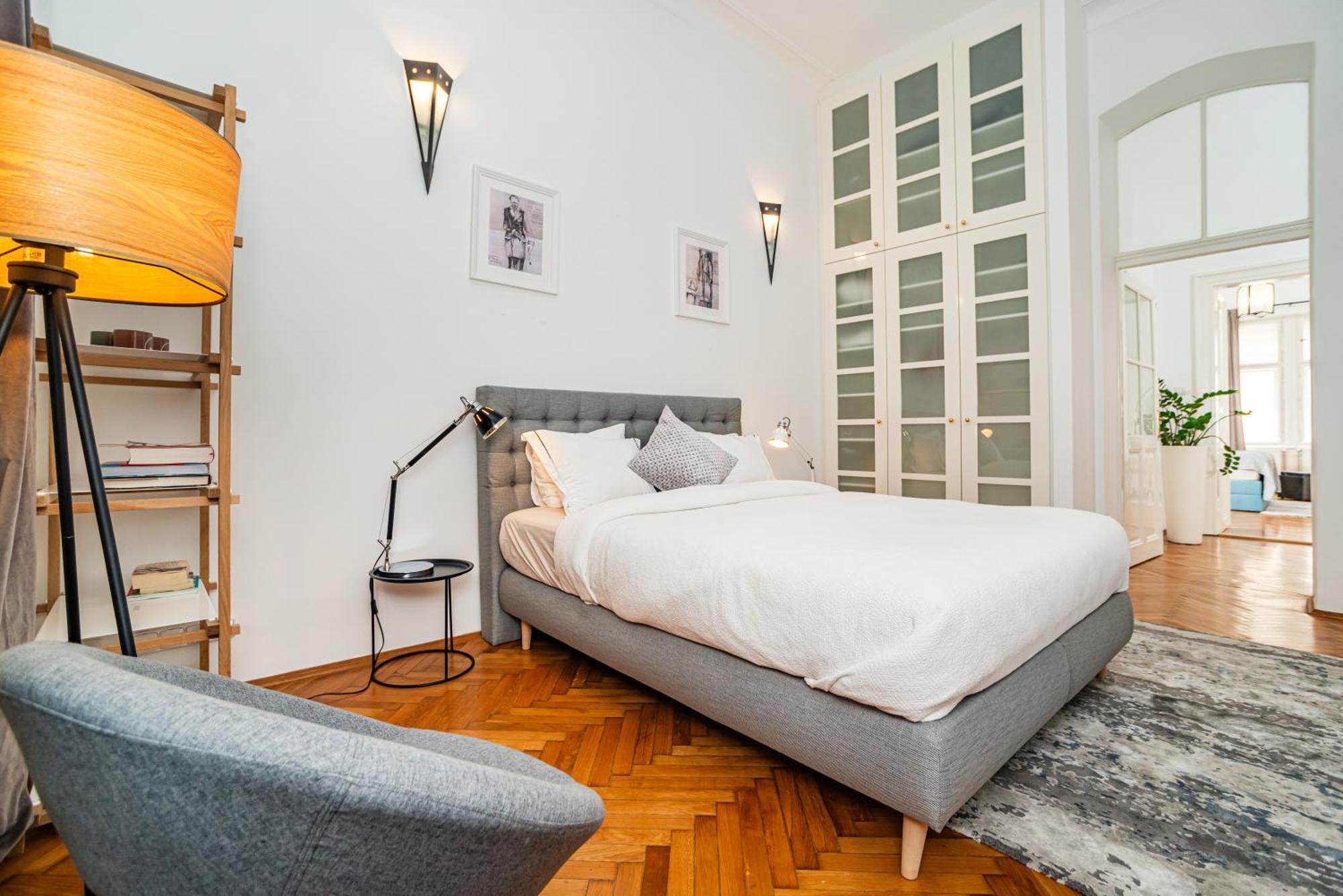 Spacious Two-bedroom In Old Town Daire