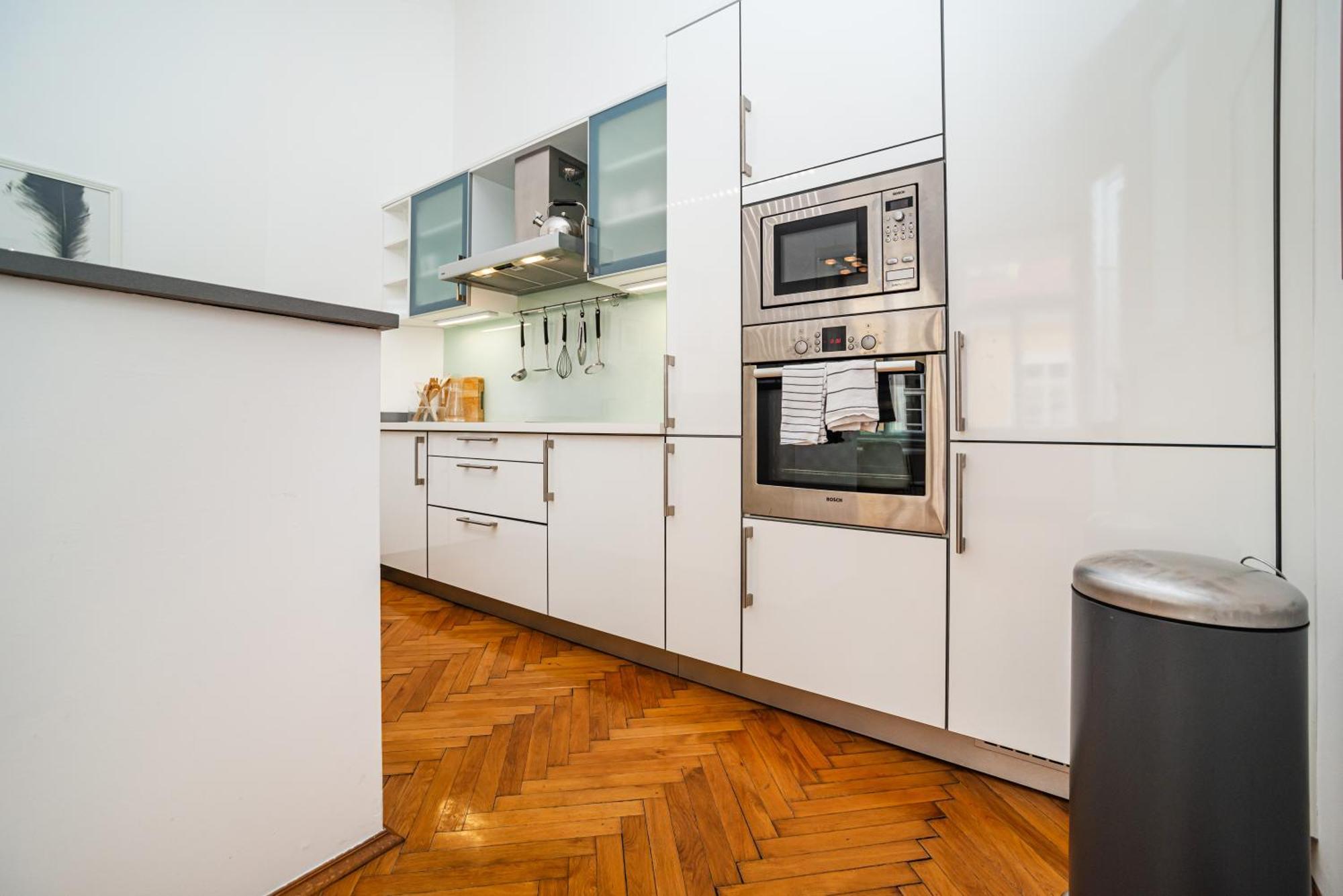 Spacious Two-bedroom In Old Town Daire Prag